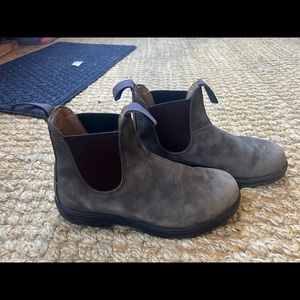 #584 Blundstone Men’s Thermal Chelsea Boots. Rustic Brown. Lightly used